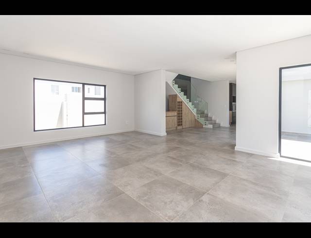 4 BEDROOM FREEHOLD FOR SALE IN PARKLANDS NORTH